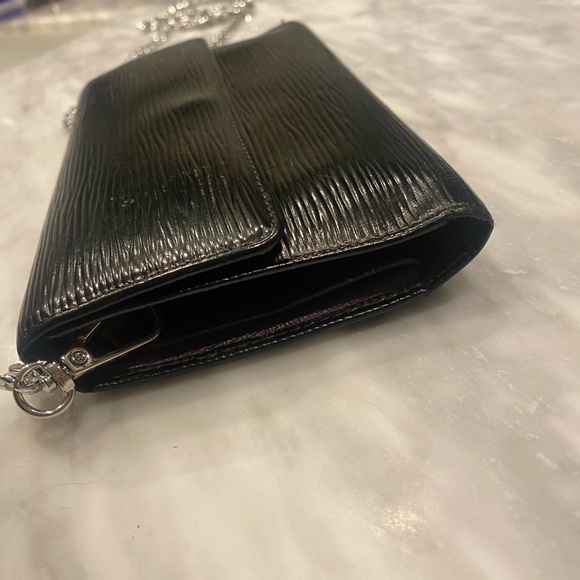 SOLD ✨Auth✨ Louis Vuitton Epi Crossbody - Picture 12 of 15